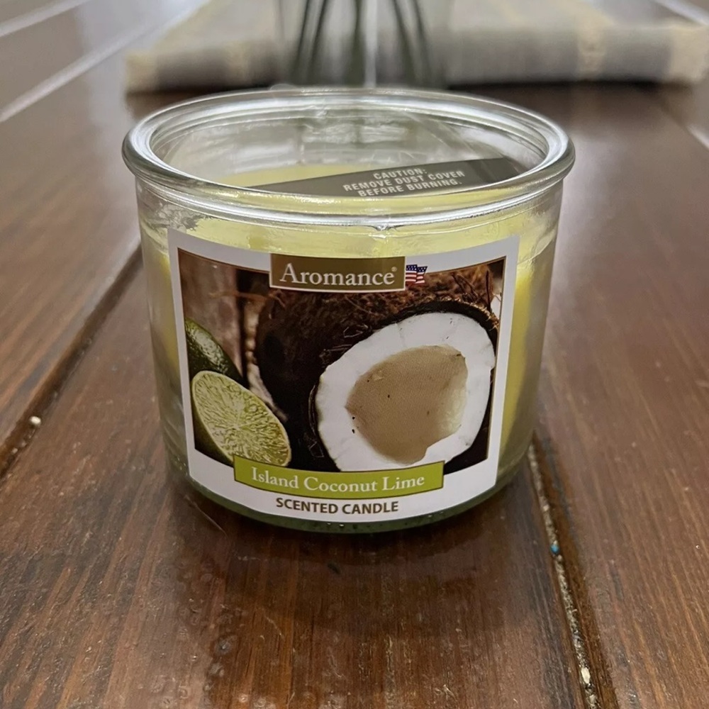 NWT 12 OZ Island Coconut Lime 3 Wick Candle